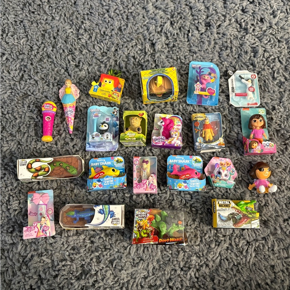 NWOT Mini Brands. 21 mini doll/ figurine type items